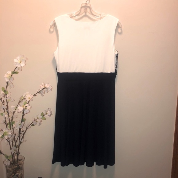 Enfocus Studio Dress: Sleeveless - Black and White - Picture 3 of 5